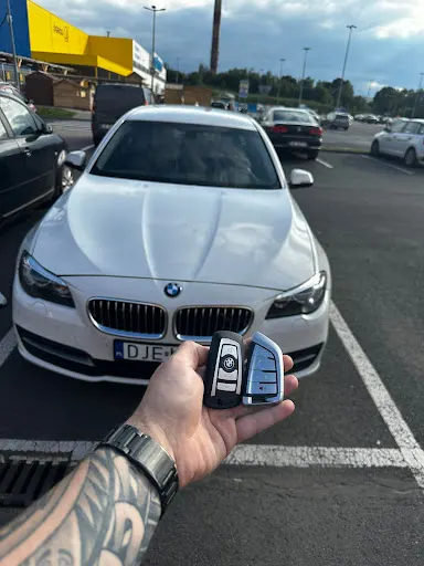 Fast Flek Auchan – Klucze, Awaryjne Otwieranie Aut i Mieszkań.